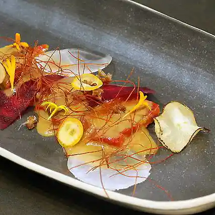 Sashimi de Pimiento Asado con Salsa de Mirin y Soja cuadrado