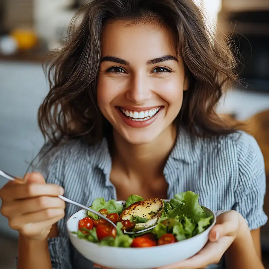 comiendo sonriendo