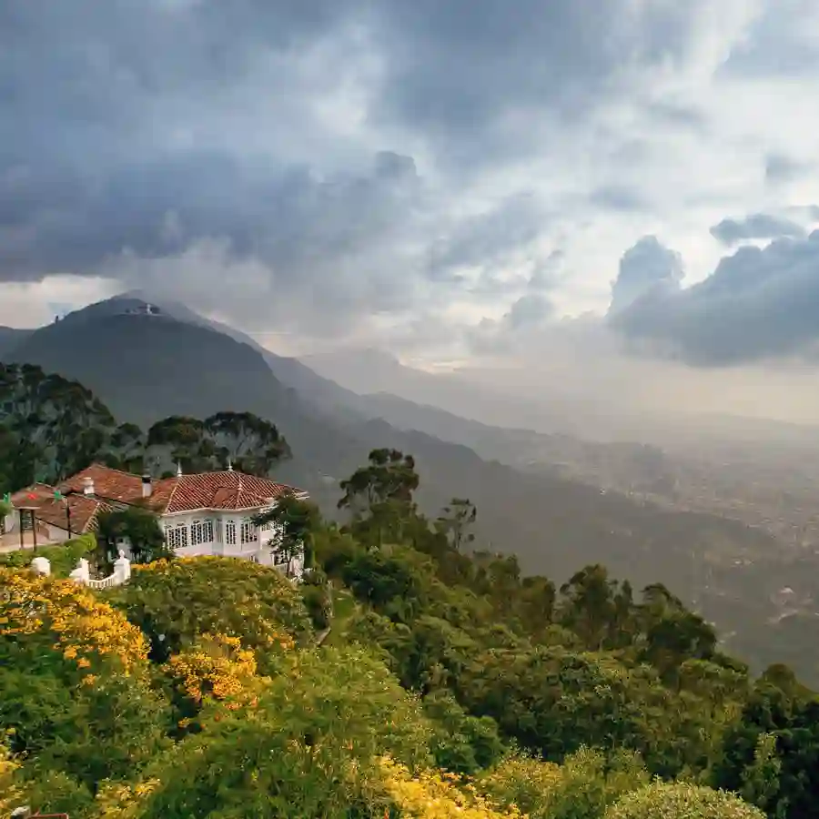 cerro monserrate cima bogotá